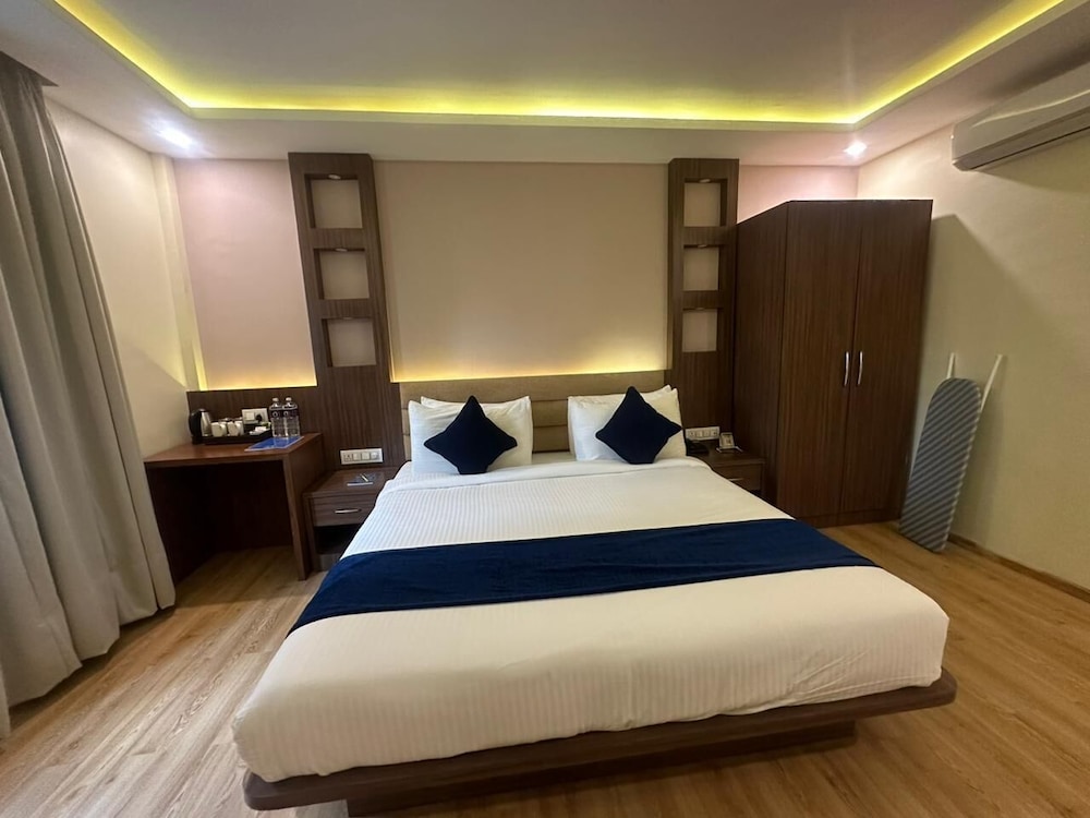 Premium Room, 1 King Bed photo 1