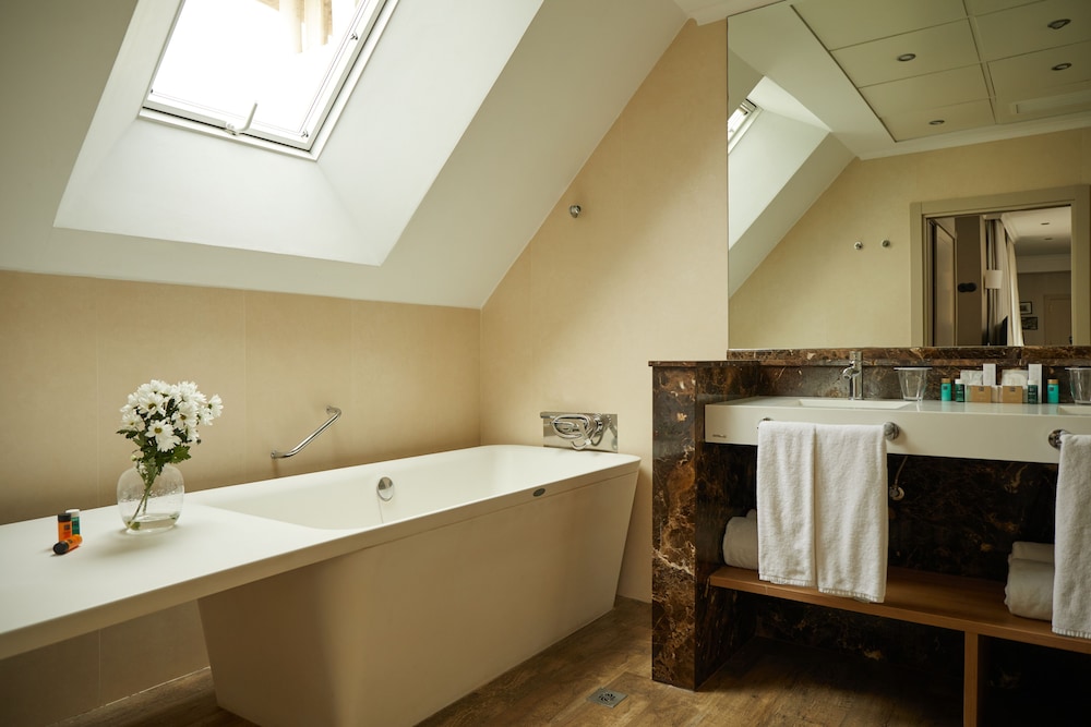 Suite Superior Tibidabo with terrace thumbnail 5