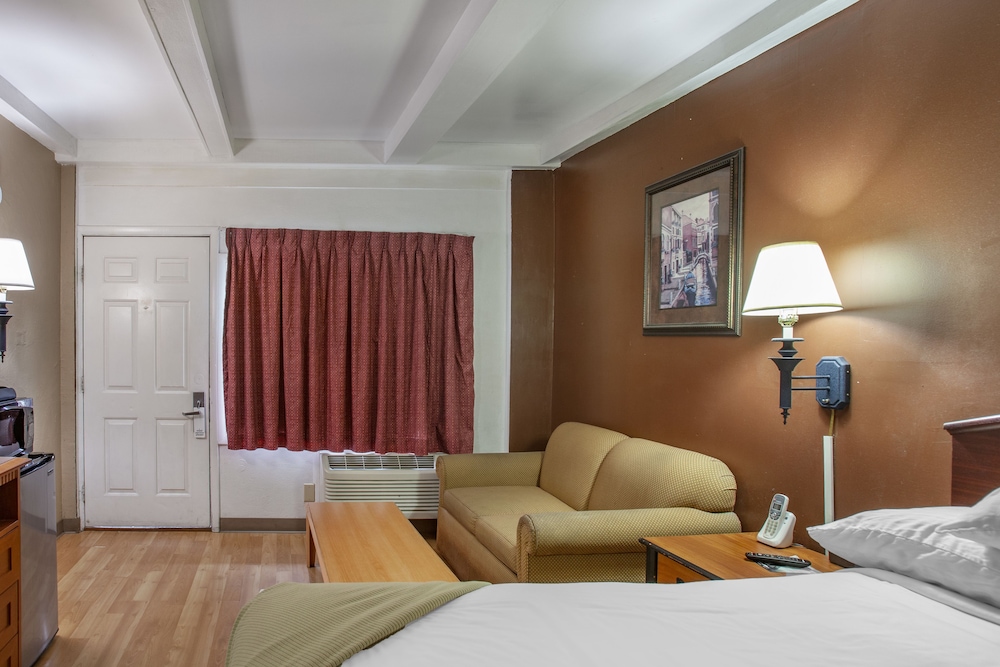 Basic Double Room, 2 Double Beds photo 3