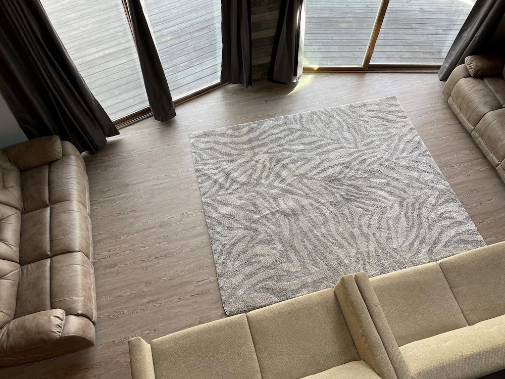 Royal Cabin (Pet Friendly)
