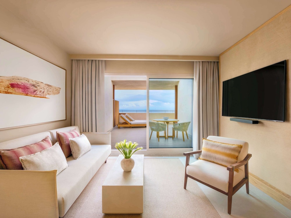 DELUXE ONE BEDROOM SEAVIEW SUITE 1 King 100sqm