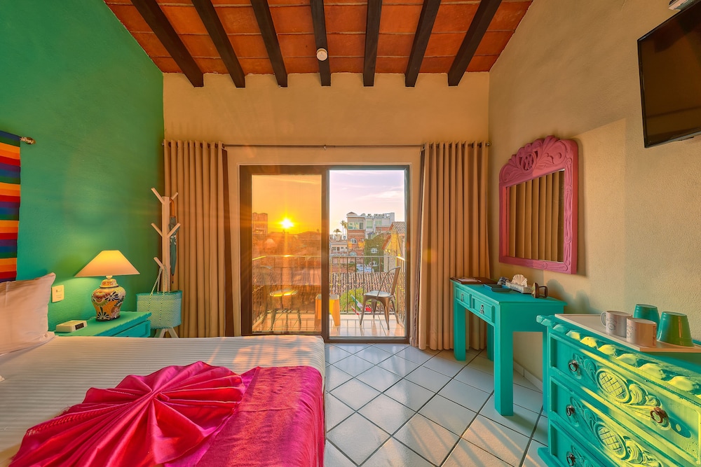 Standard Room, 1 Queen Bed