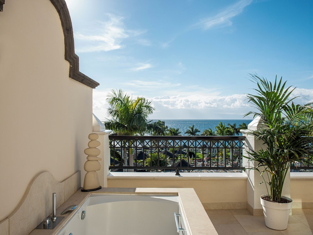 Red Level Junior Suite Front Ocean View with Whirlpool - Photo 6