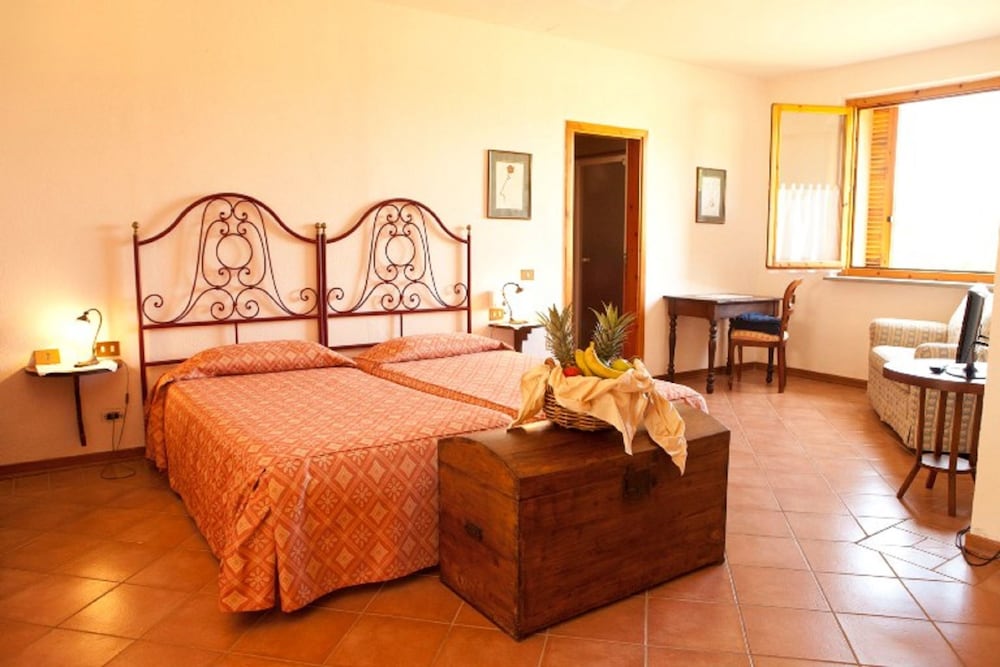 Standard Double or Twin Room - Photo 3
