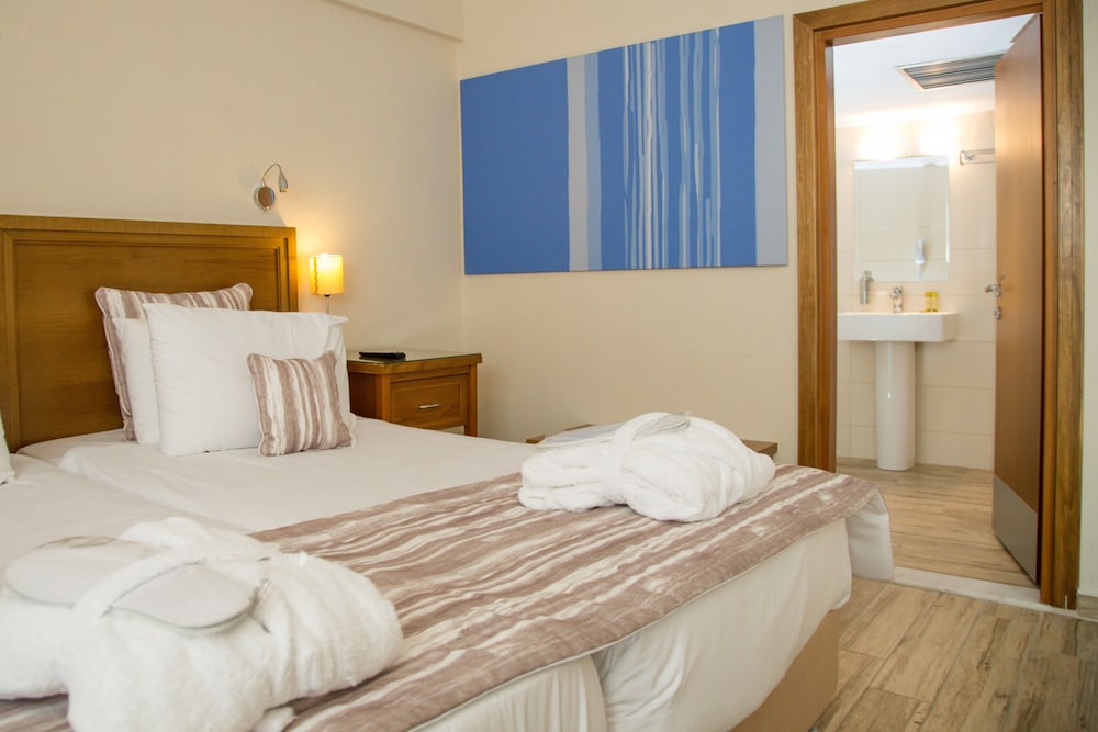 Single Room, 1 Twin Bed, Balcony, Garden View photo 1