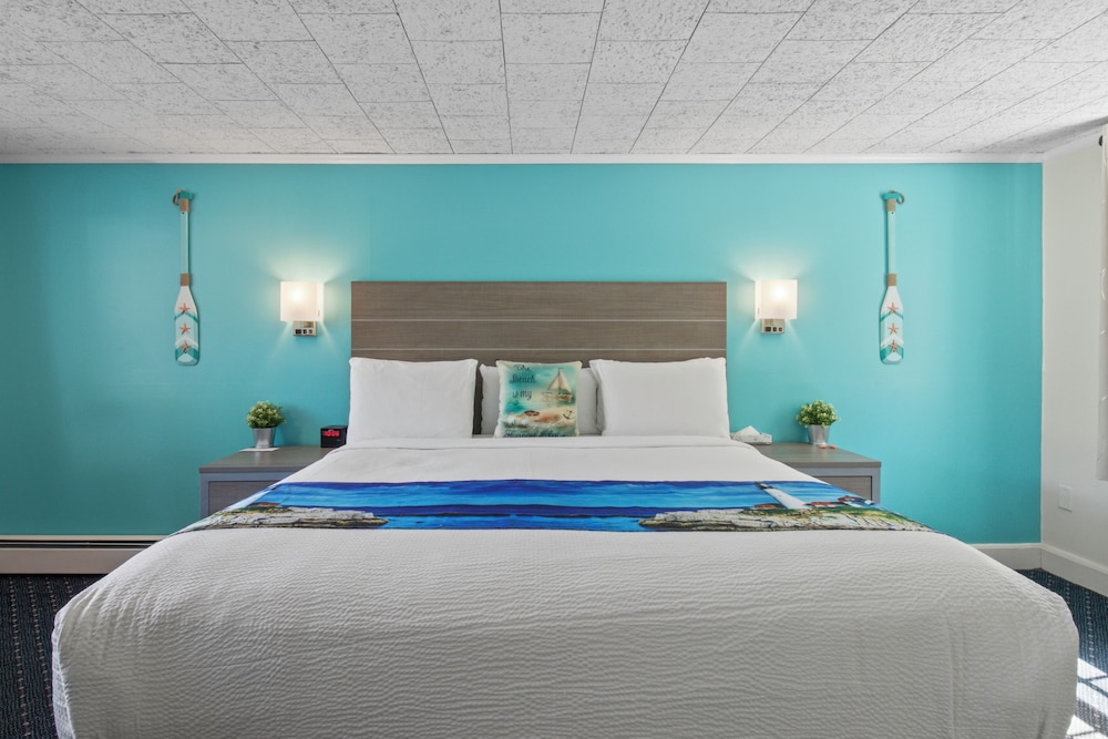 Standard Room, 2 Queen Beds, Non Smoking, Pool View photo 3