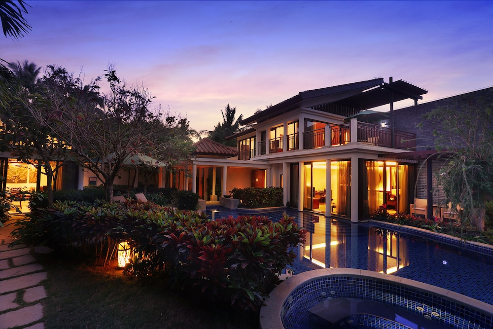Luhuitou Two Bedroom Pool Villa - Photo 6