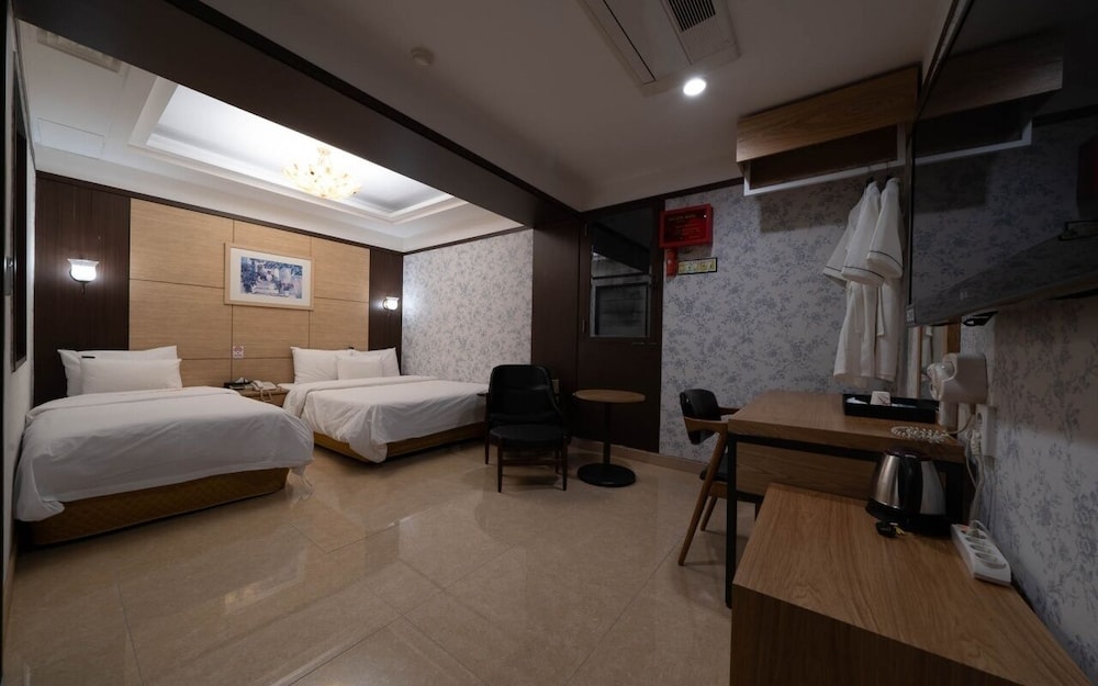 Deluxe Twin Room photo 2