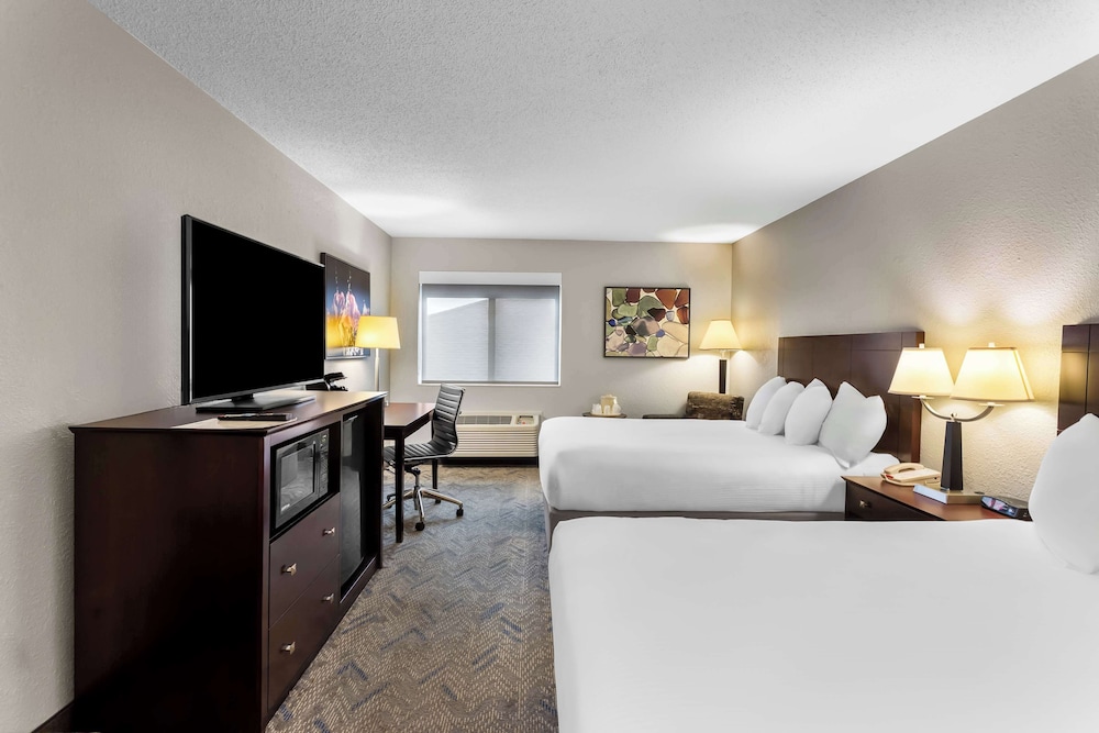 Standard Room, 2 Queen Beds, Non Smoking, Refrigerator & Microwave - Photo 1