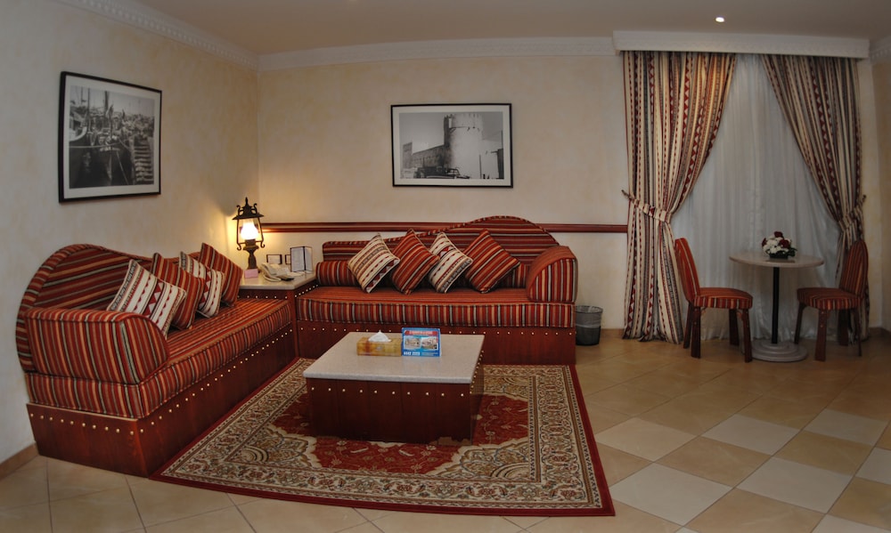 Deluxe Suite - Photo 7
