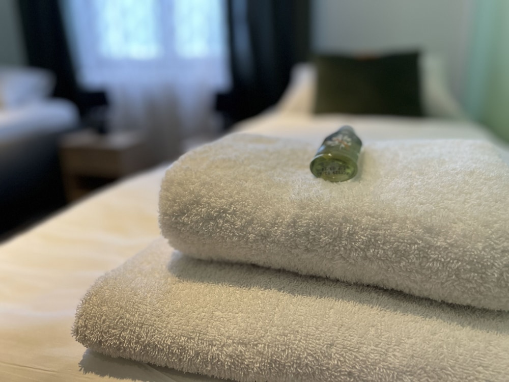 Superior Twin Room, Shared Bathroom - Photo 12