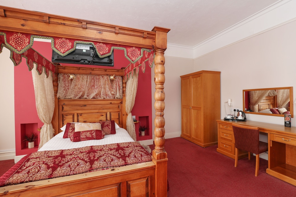 Four Poster Suite photo 3