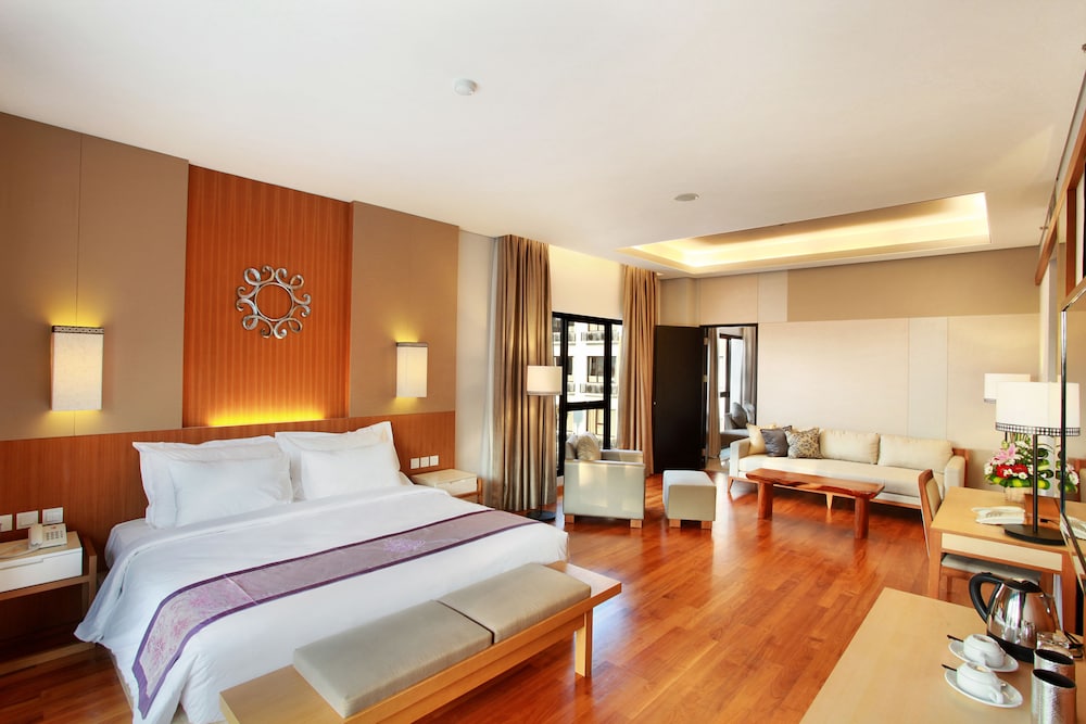 Executive Suite - Photo 10