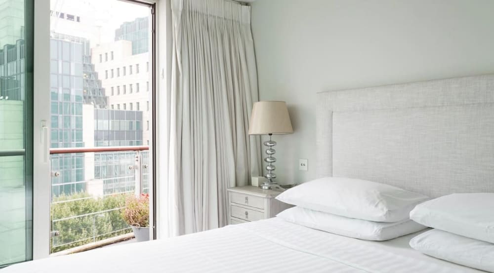 The English Rose Luxury 3 bed With Private Terrace - by Out of Office Lifestyle, Photo 4