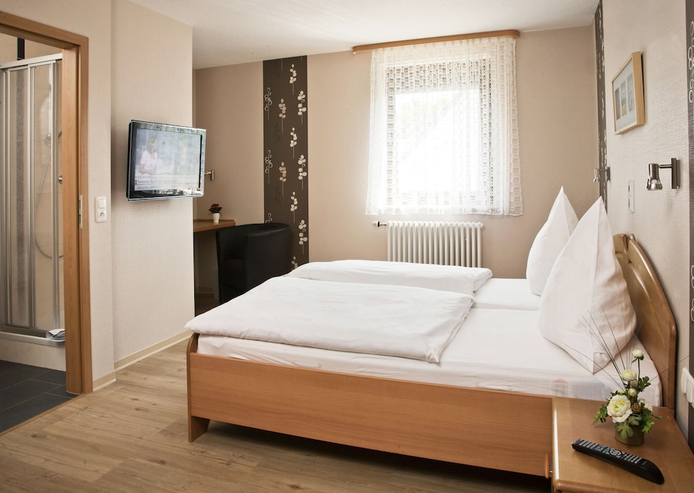 Standard Double Room Single Use photo 3
