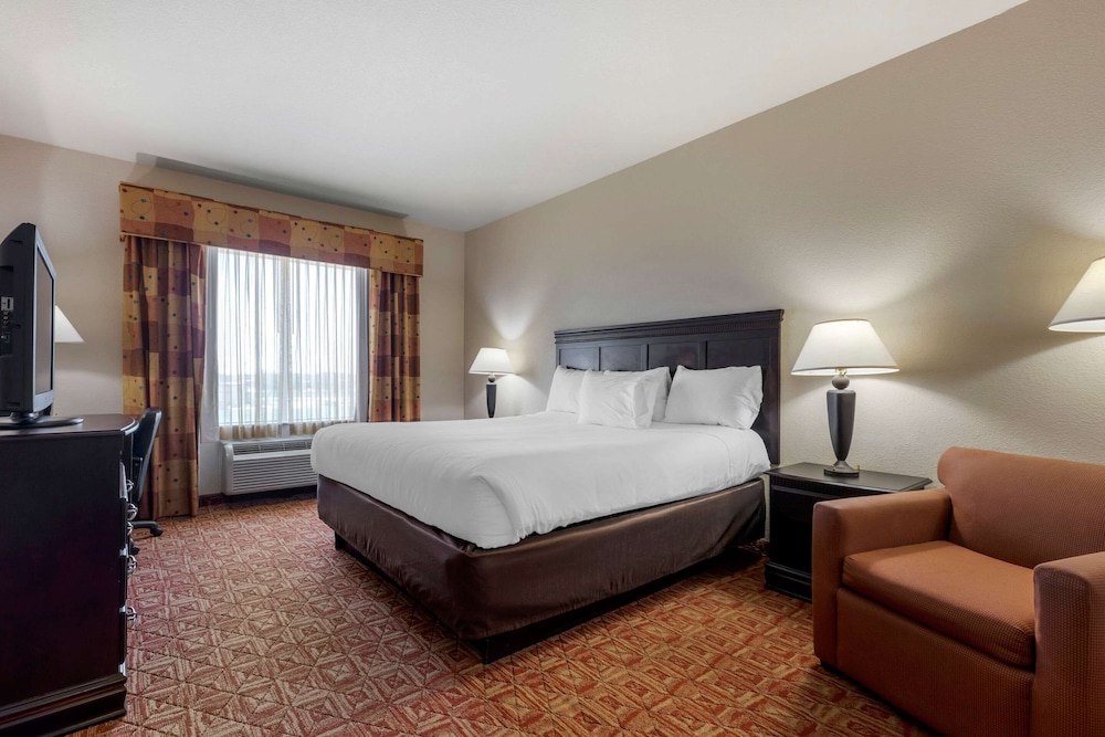 Suite, 1 Queen Bed, Non Smoking photo 2