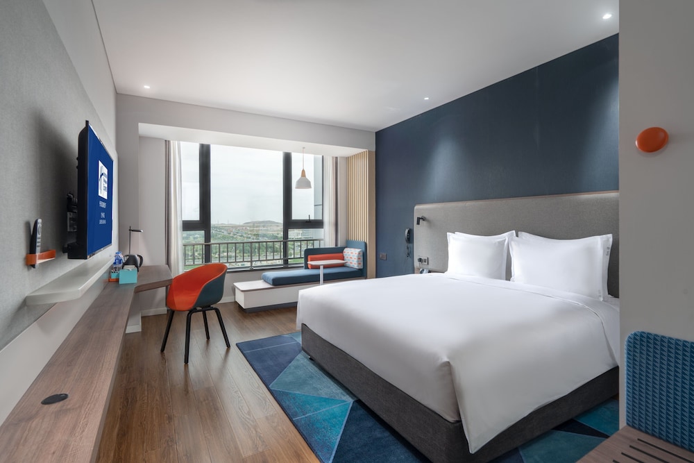Standard Room, 1 King Bed - Photo 3