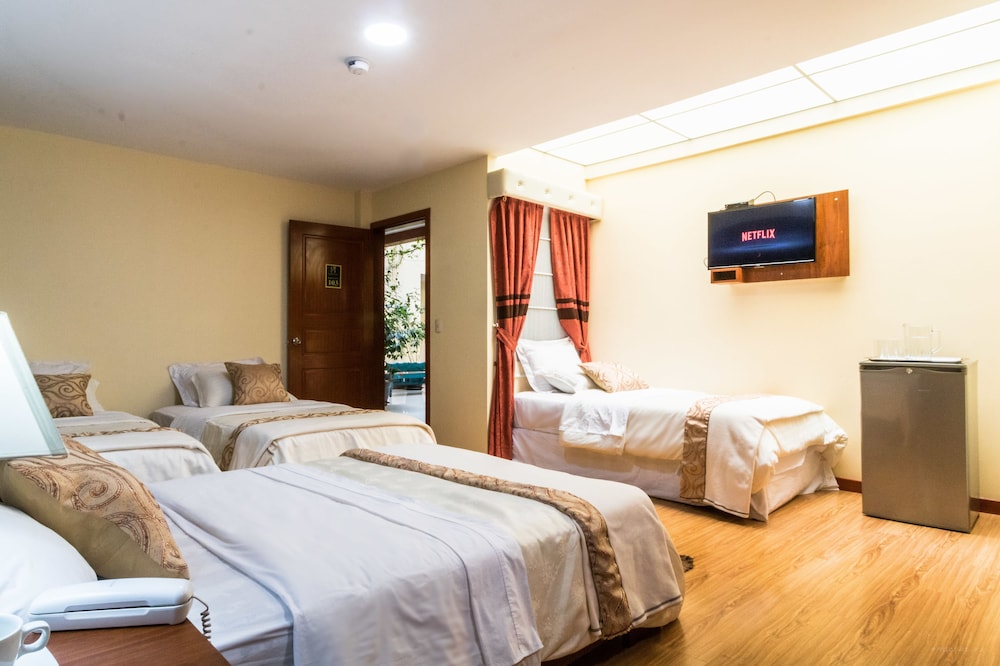Family Room, Multiple Beds photo 2