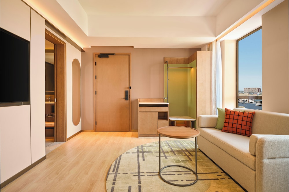Deluxe Suite, 1 King Bed photo 2