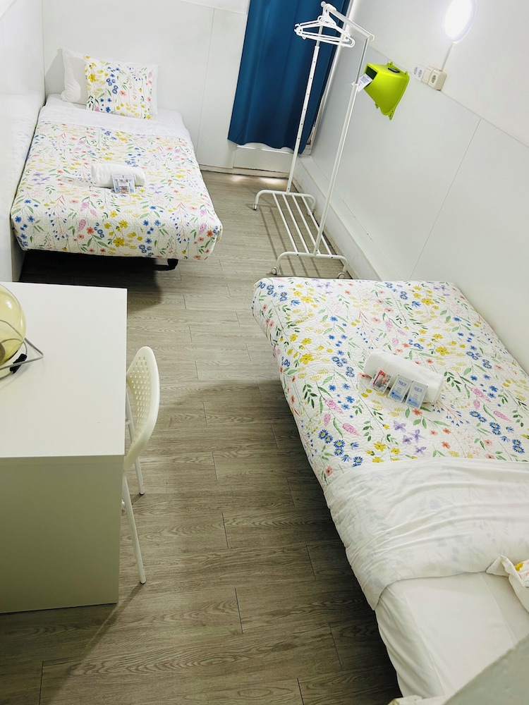 Basic Twin Room photo 1