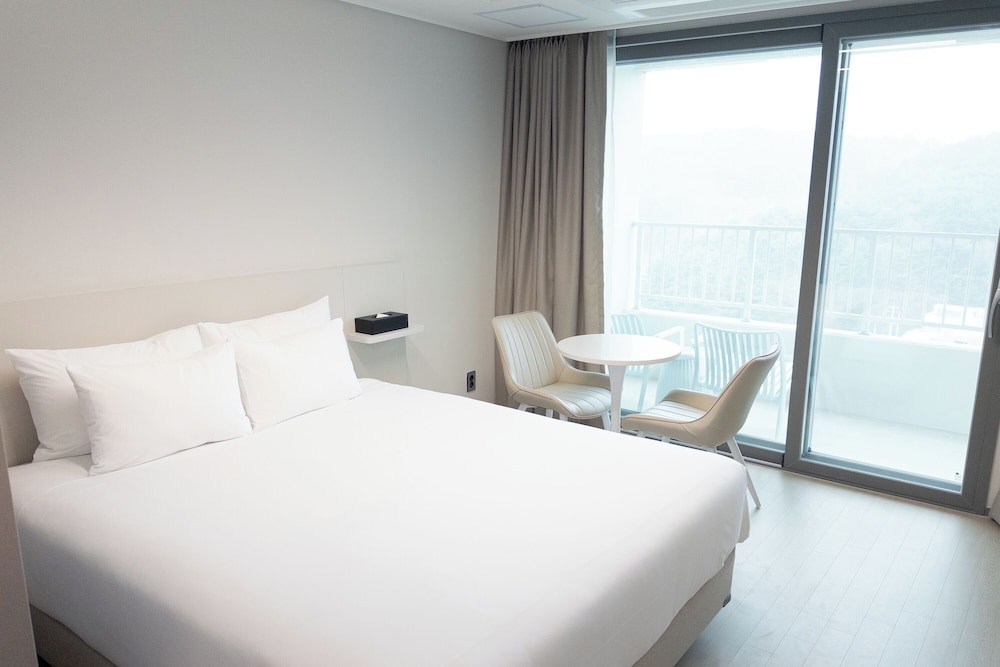 Standard Double Room, Balcony, Mountain View