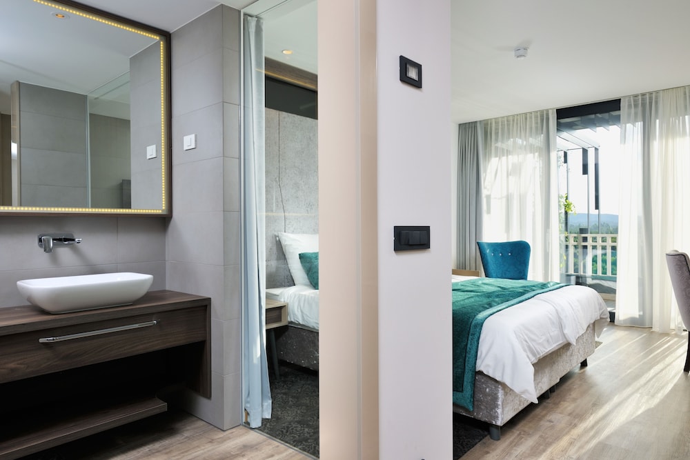 Superior Twin Room, 1 Bedroom, Balcony, River View photo 2