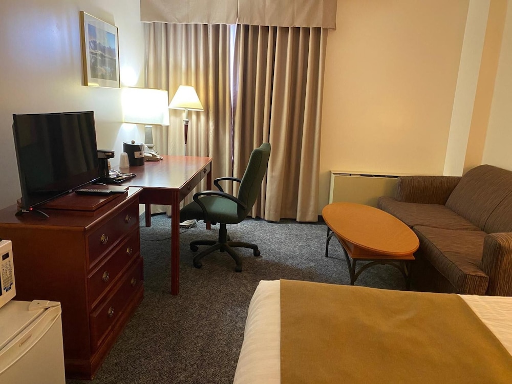 Standard Room, 1 Queen Bed, Accessible photo 1