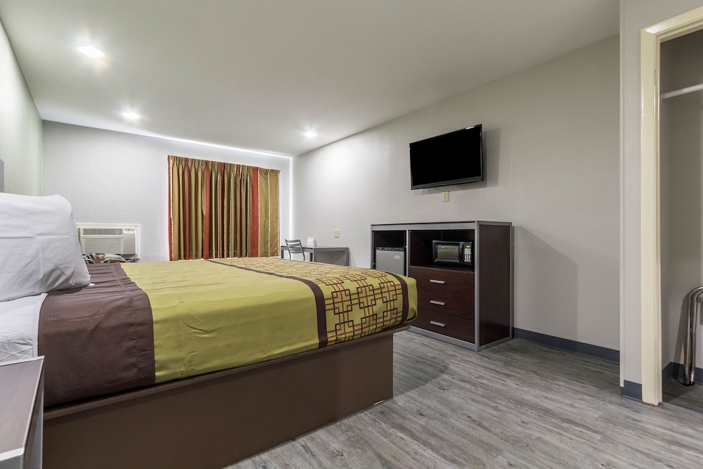 Deluxe Suite, 1 King Bed photo 3