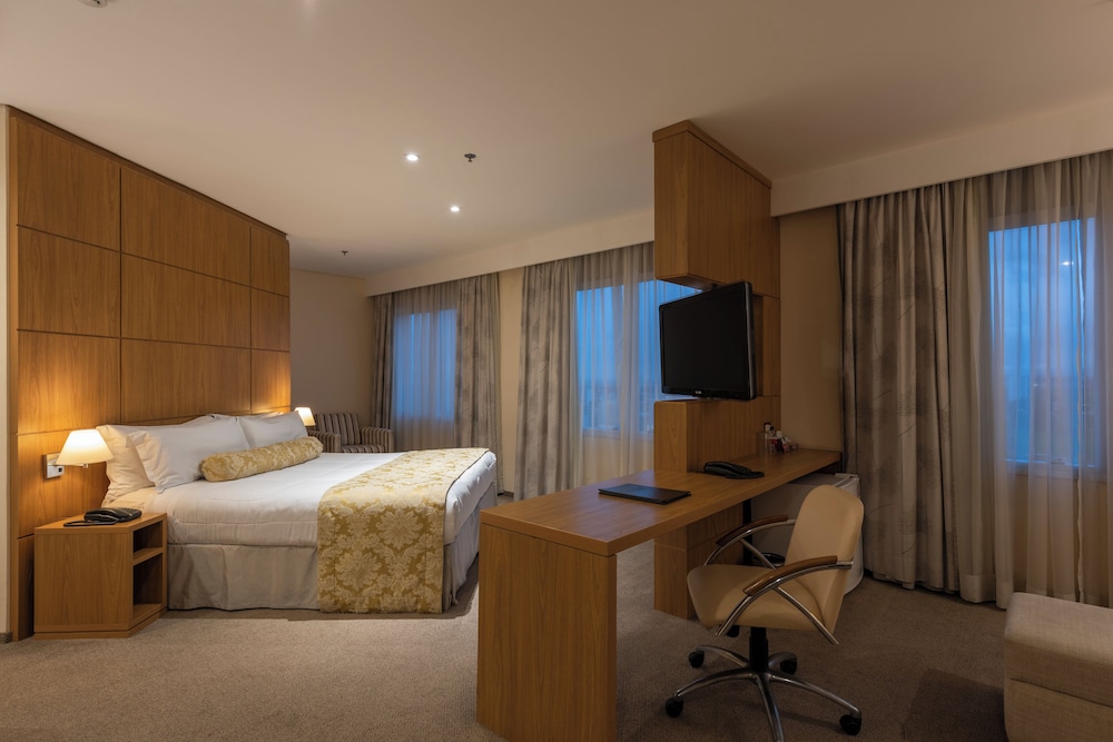 Suite - Photo 1