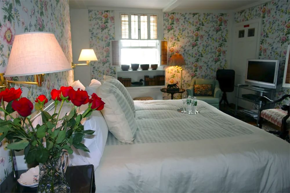 Charming Green Room Boutique B&B photo 3