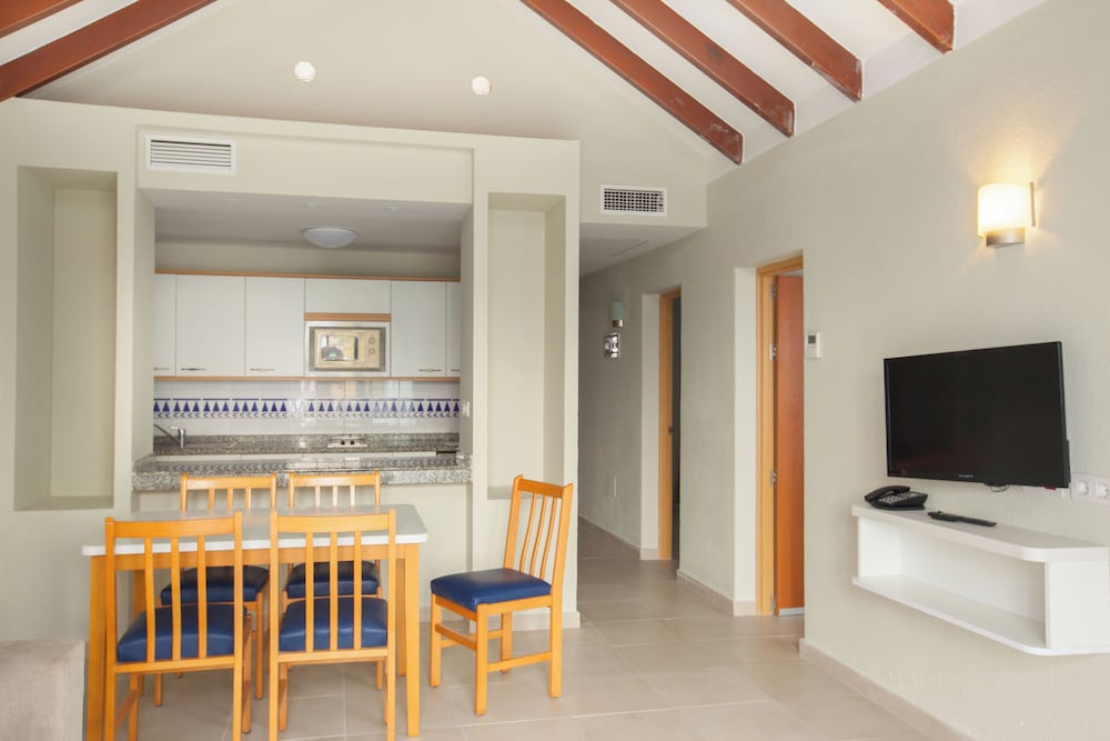 Family Apartment, 2 Bedrooms, Balcony or Terrace photo 3