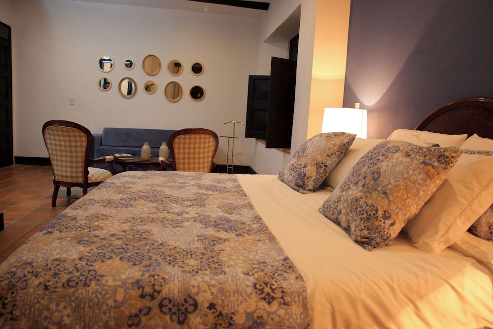 Suite, 1 King Bed photo 3
