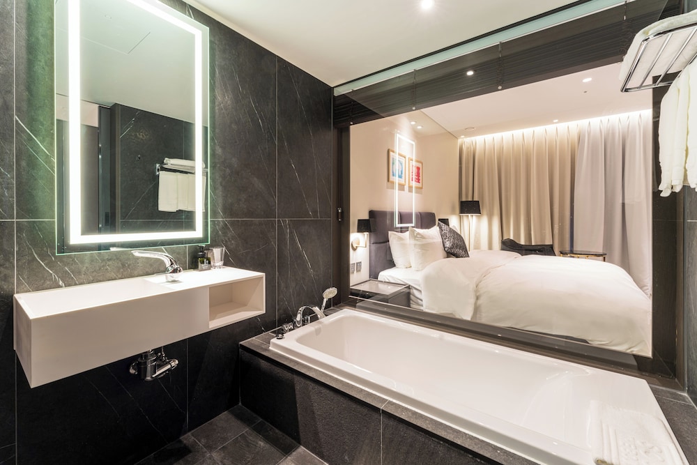 Deluxe Room, Balcony - Photo 6