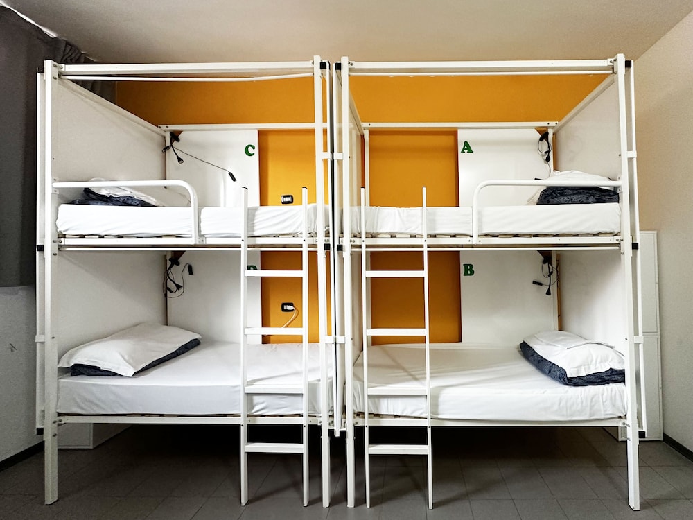 Shared Dormitory, Private Bathroom (6 people)