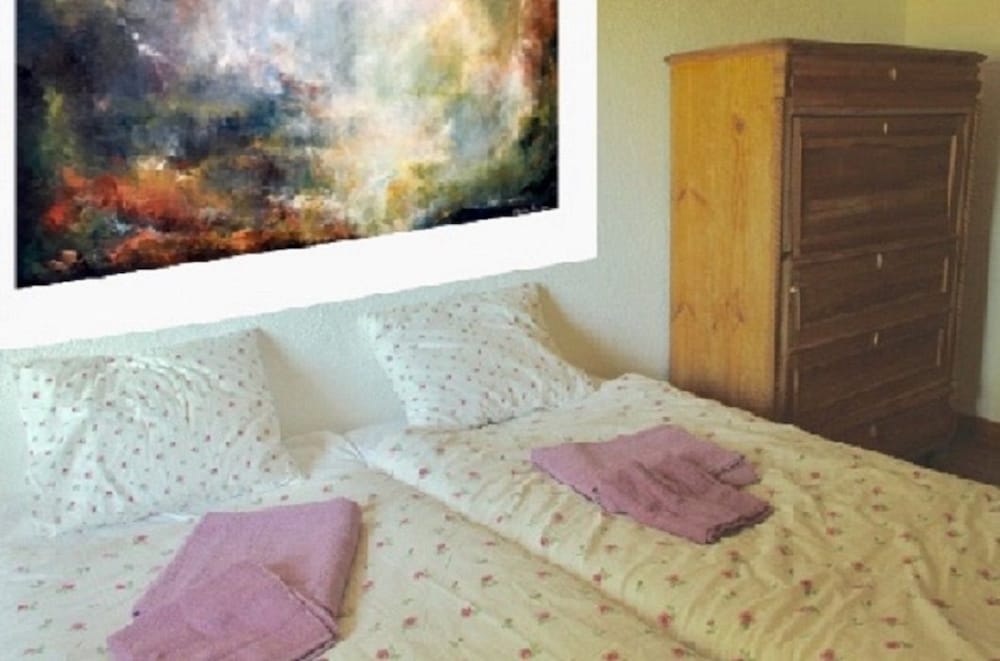 Twin Room, 2 Twin Beds, Shared Bathroom photo 3
