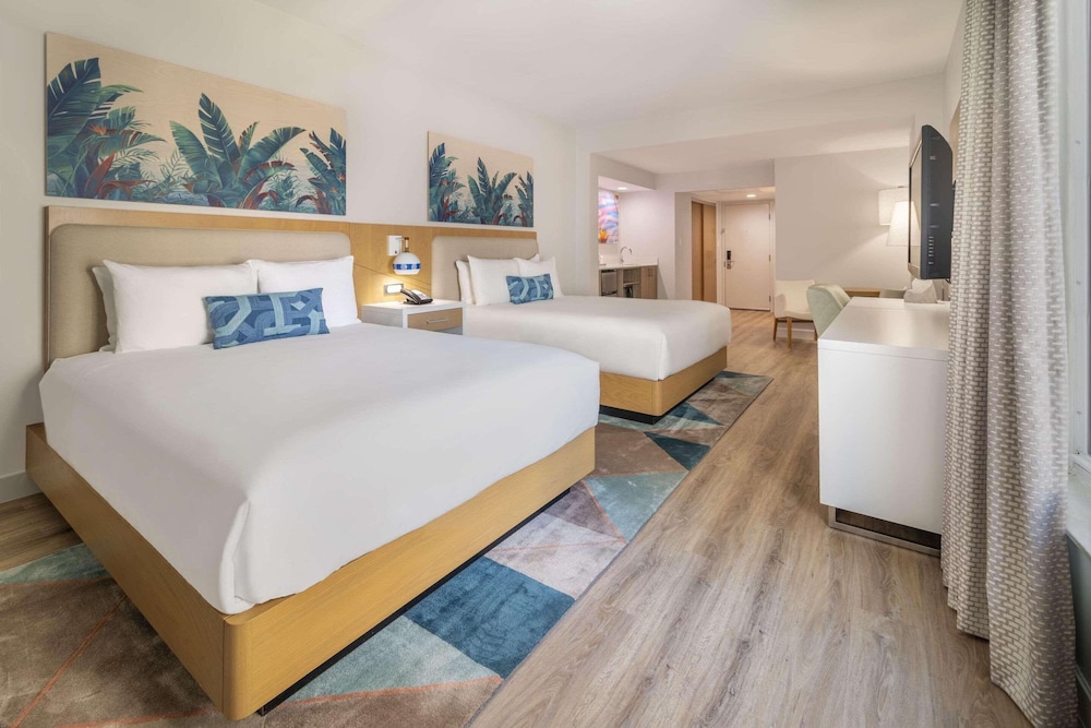 Junior Suite, 2 Queen Beds - Photo 1