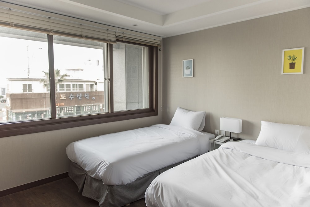 Economy Twin Room photo 1