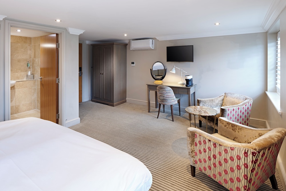 Classic Room, 1 King Bed photo 2