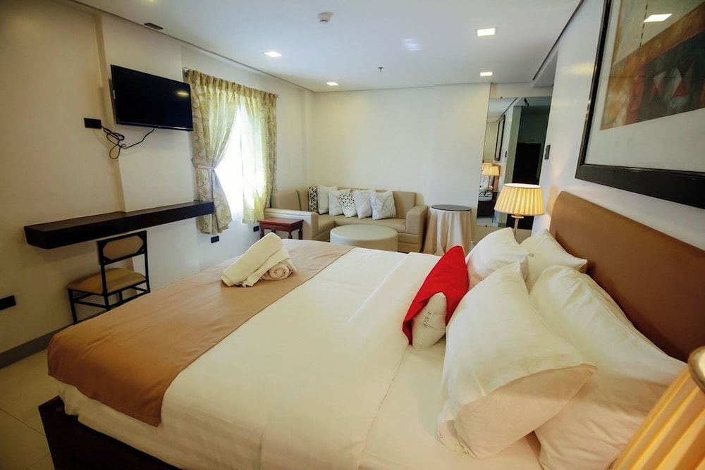 Executive Suite - Photo 4