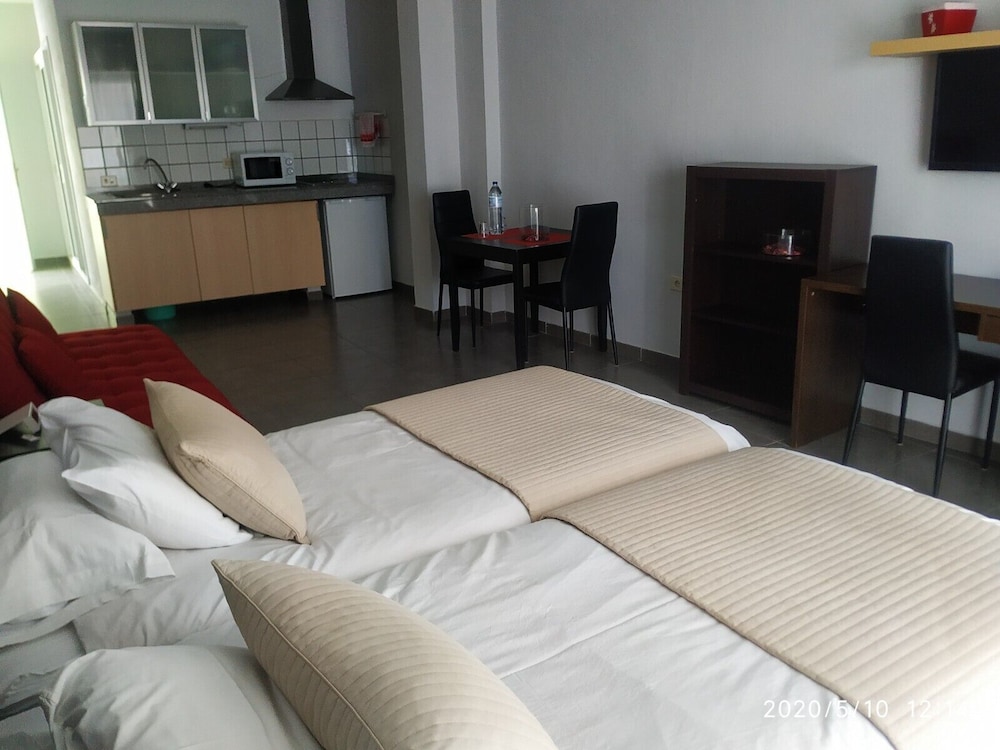 Standard Room, 2 Twin Beds - Photo 19