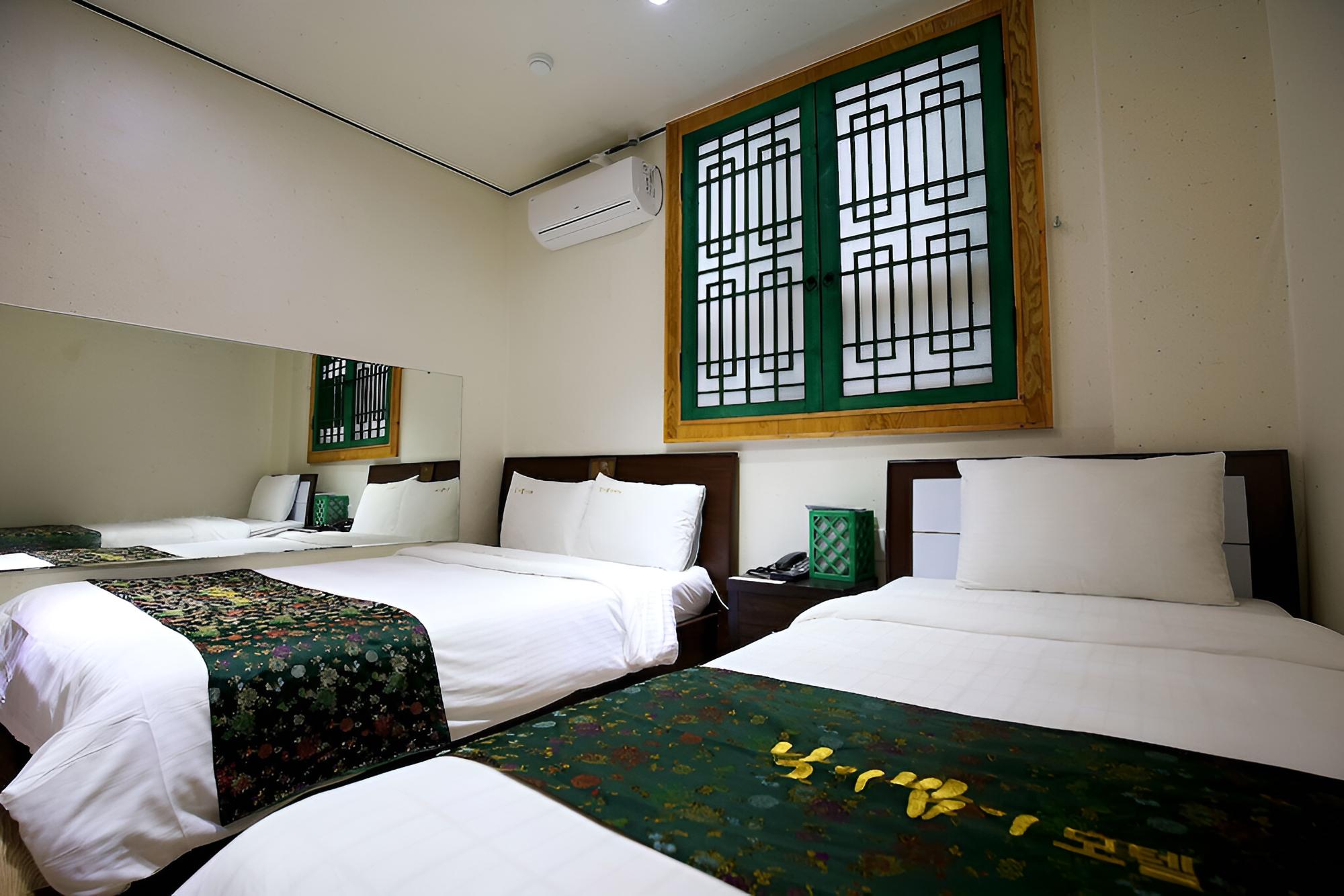 Room (Suite (two beds)) photo 1
