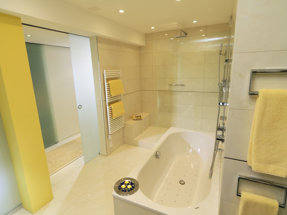Exclusive Suite, 1 King Bed with Sofa bed, Kitchenette - Photo 2