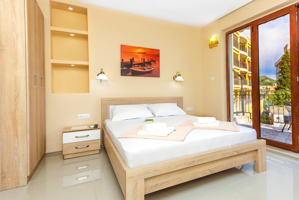 Deluxe Double Room (B) photo 2