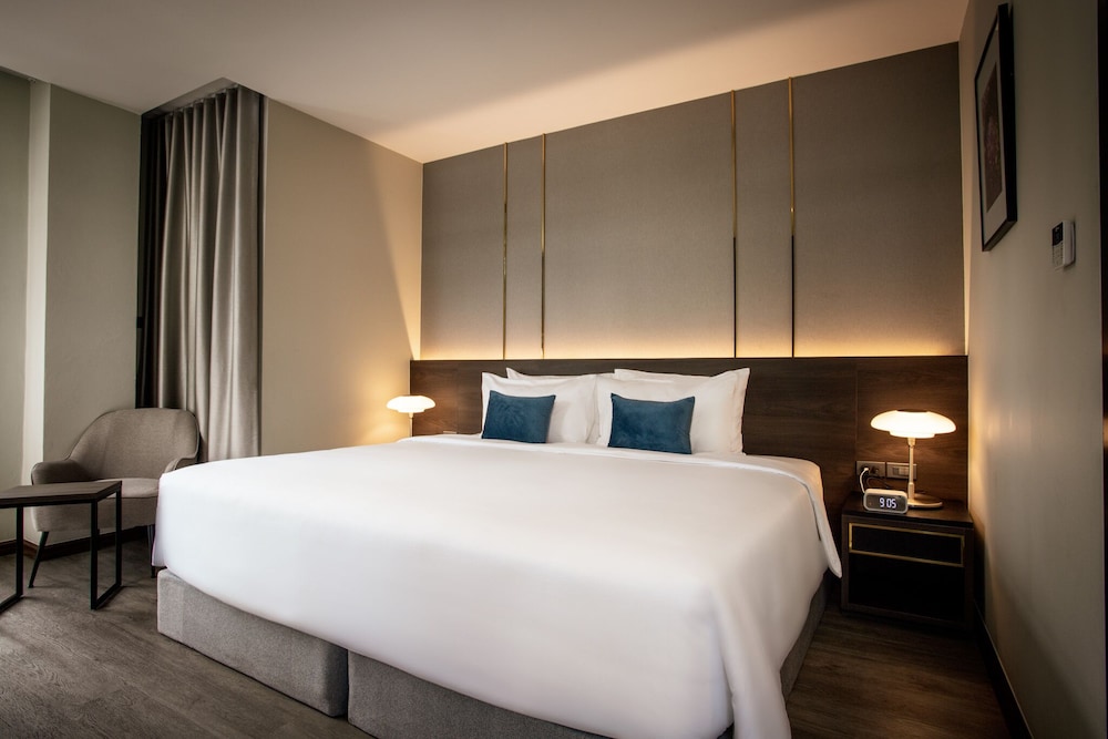 Deluxe King Room photo 1