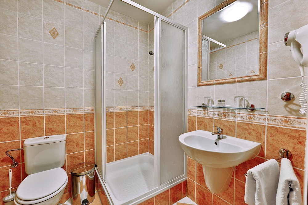Standard Double Room Single Use photo 3