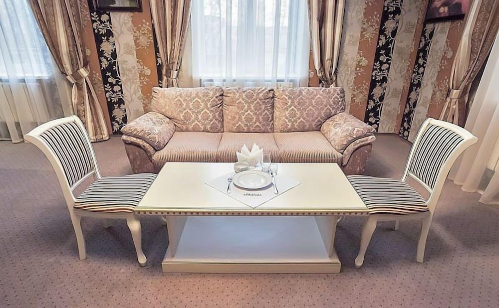 Suite, 1 King Bed photo 3
