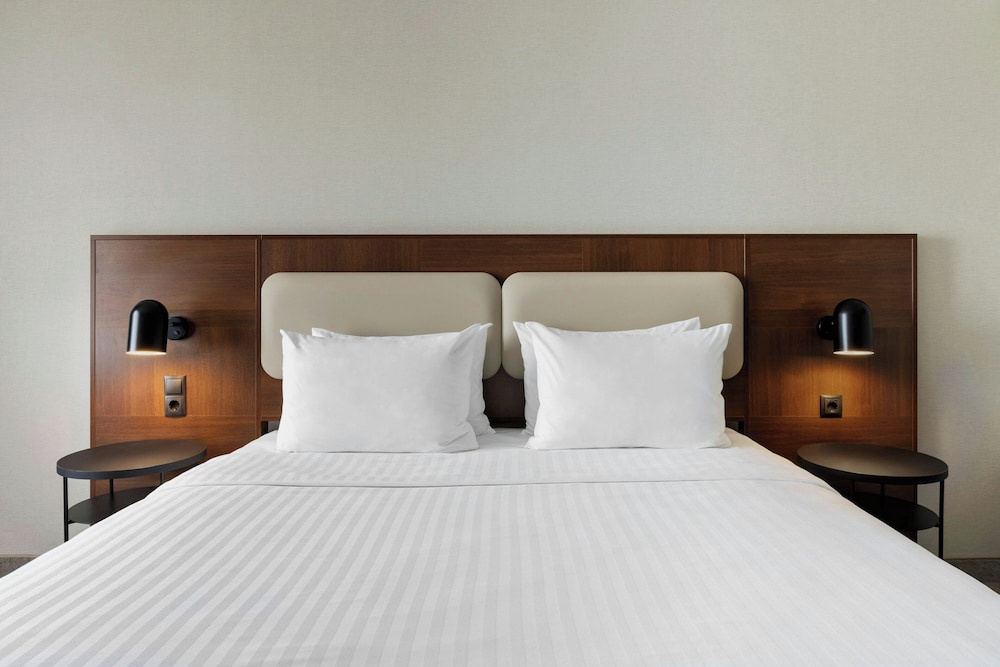 Superior Room, 1 King Bed, Courtyard View - Photo 6