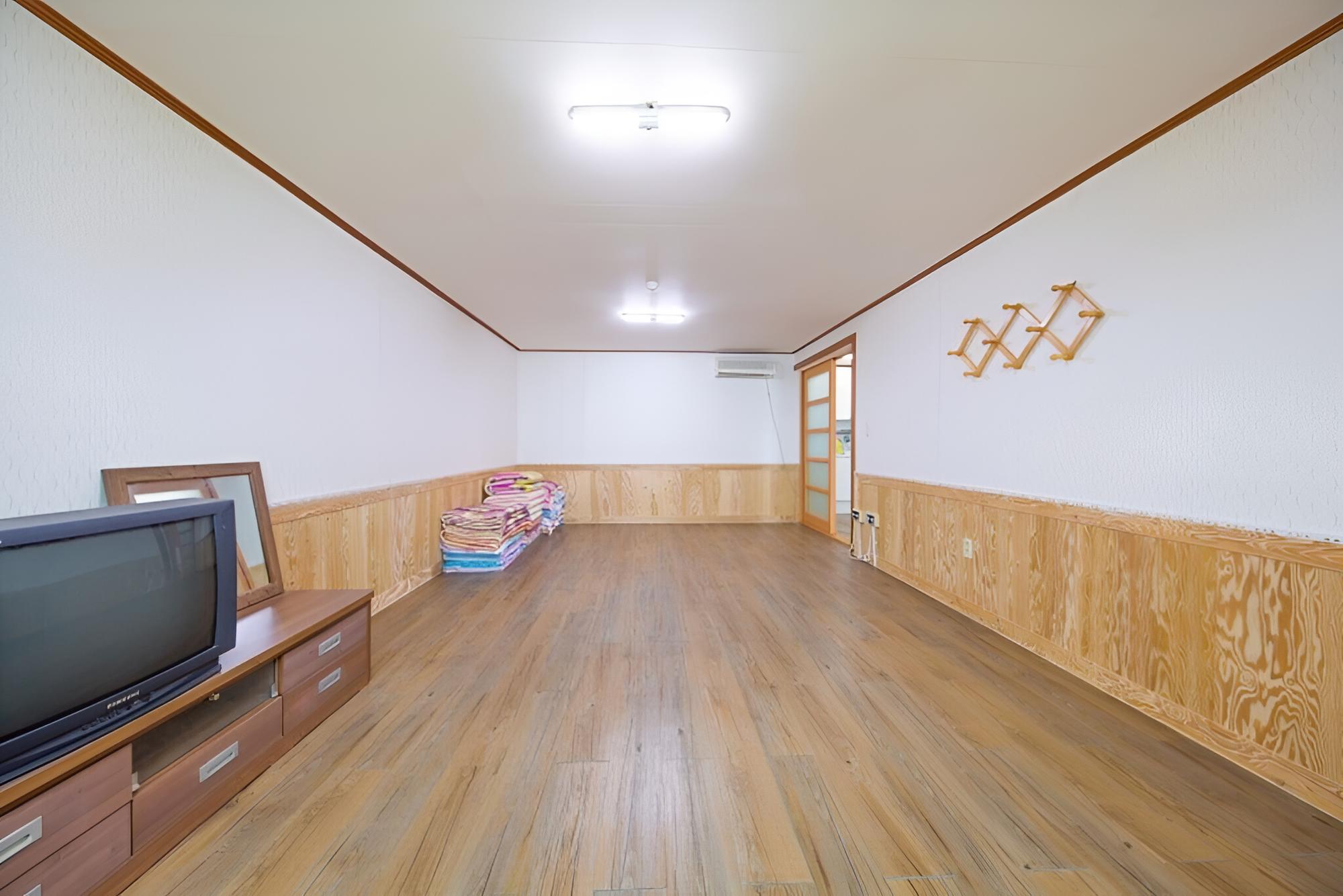 Room (501 (66m two-room)) - Photo 8