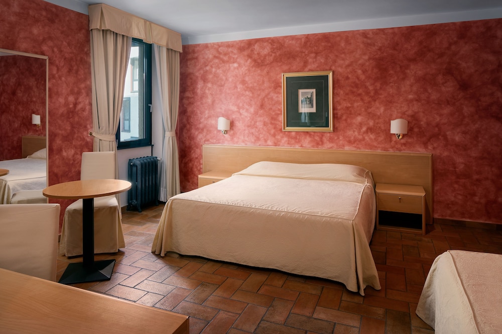 Triple Room - Photo 1