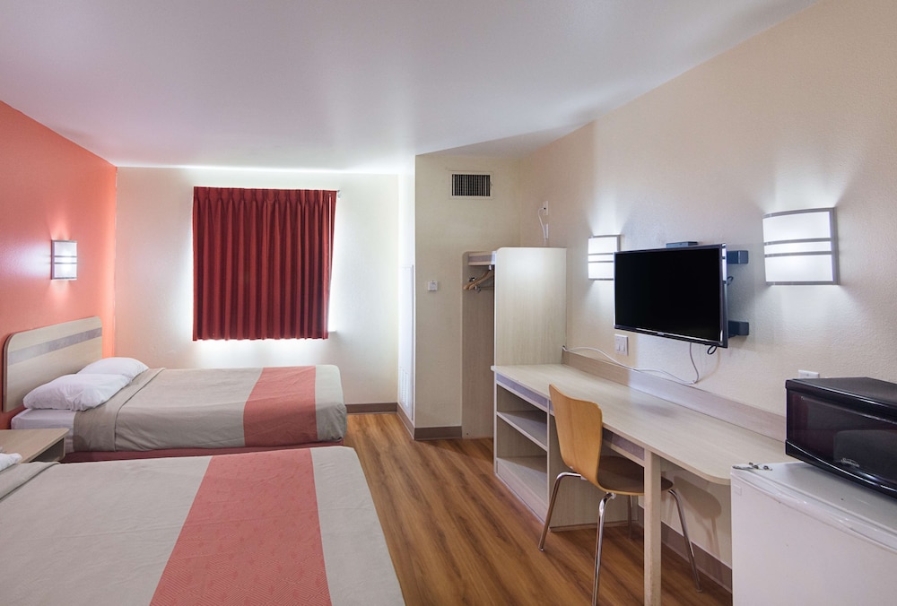 Deluxe Room, 2 Double Beds, Non Smoking, Refrigerator & Microwave photo 3